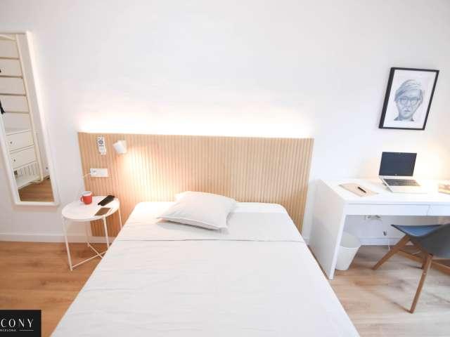 Habitación en piso compartido de 5 habitaciones, El Raval