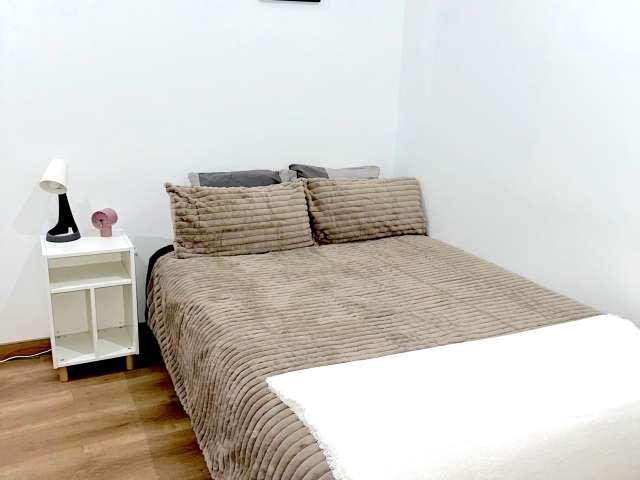 Habitación en piso compartido de 5 habitaciones, El Raval