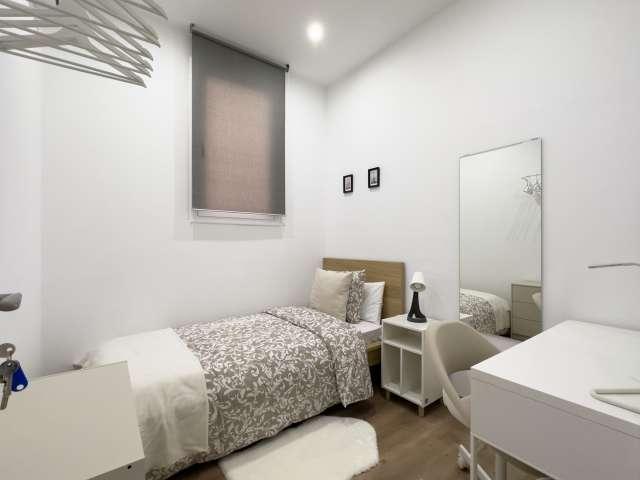 Habitación en piso compartido de 5 habitaciones, El Raval