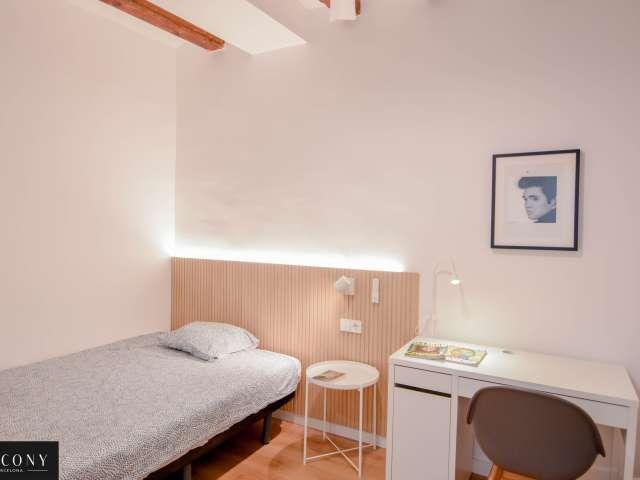 Habitación en piso compartido de 5 habitaciones, El Raval