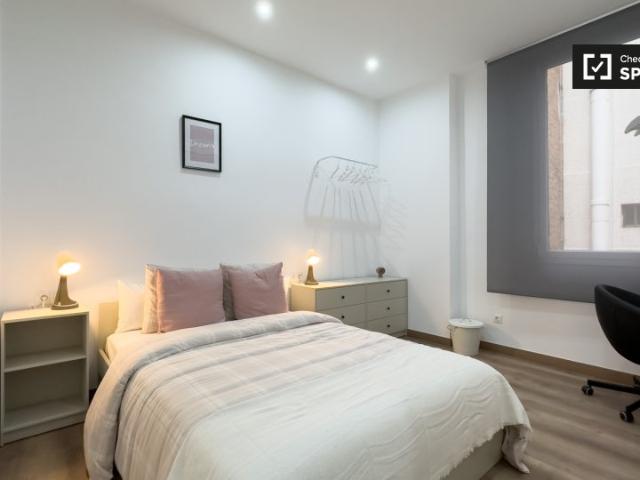 Habitación en piso compartido de 5 habitaciones, El Raval