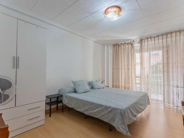 Habitación en piso compartido de 5 habitaciones, Els Orriols