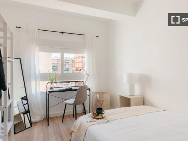 Habitación en piso compartido de 5 habitaciones en Trinitat, Valencia