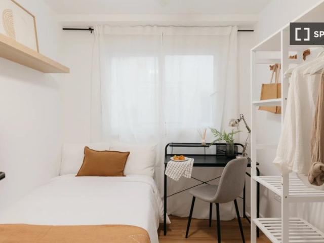 Habitación en piso compartido de 5 habitaciones en Trinitat, Valencia