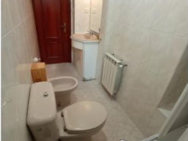 Habitación en piso compartido de 5 habitaciones en Ventas, ideal para profesionales y estudiantes