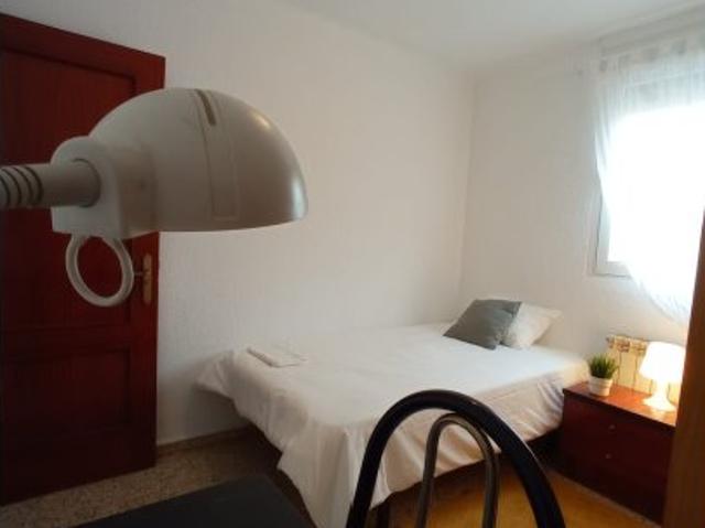 Habitación en piso compartido de 5 habitaciones en Ventas, Madrid