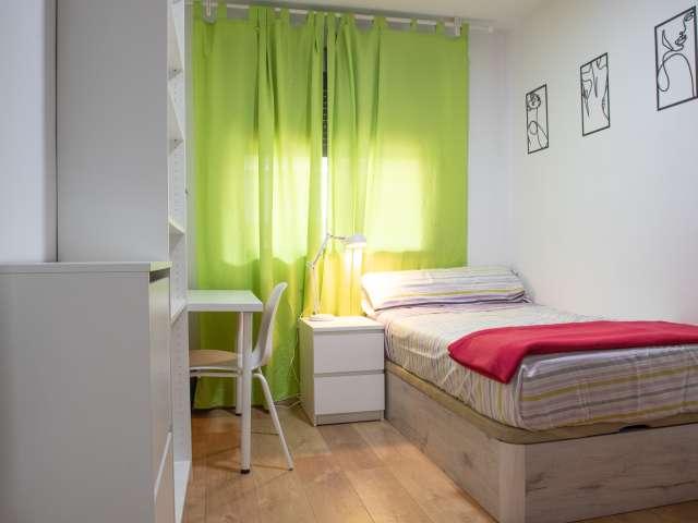 Habitación en piso compartido de 5 habitaciones en Abrantes, Madrid
