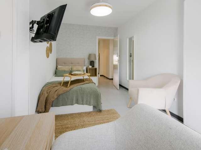 Habitación en piso compartido de 5 habitaciones en Almenara, Madrid
