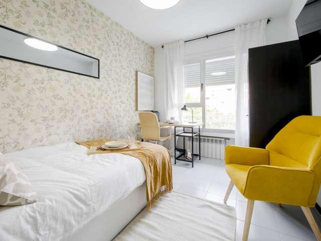 Habitación en piso compartido de 5 habitaciones en Almenara, Madrid