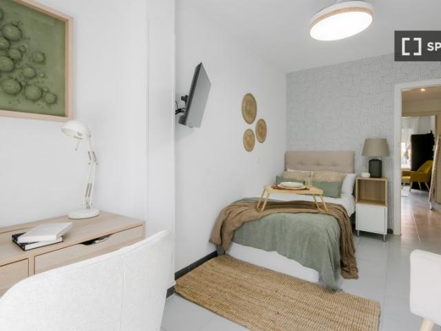 Habitación en piso compartido de 5 habitaciones en Almenara, Madrid