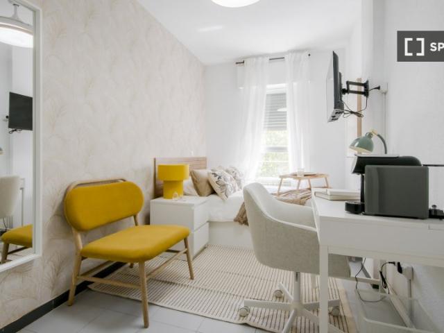 Habitación en piso compartido de 5 habitaciones en Almenara, Madrid