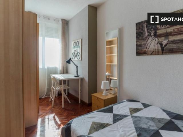 Habitación en piso compartido de 5 habitaciones en Alcalá de Henares