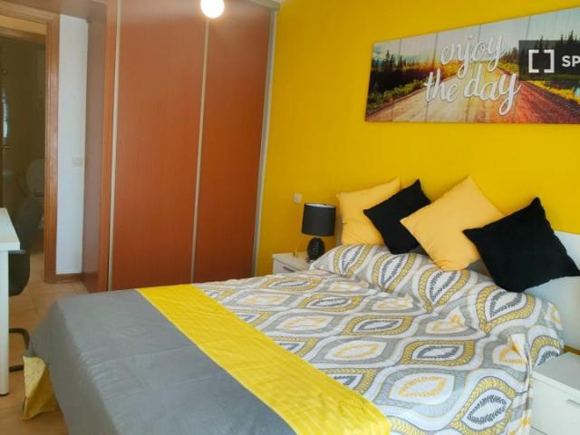 Habitación en piso compartido de 5 habitaciones en Alcalá de Henares