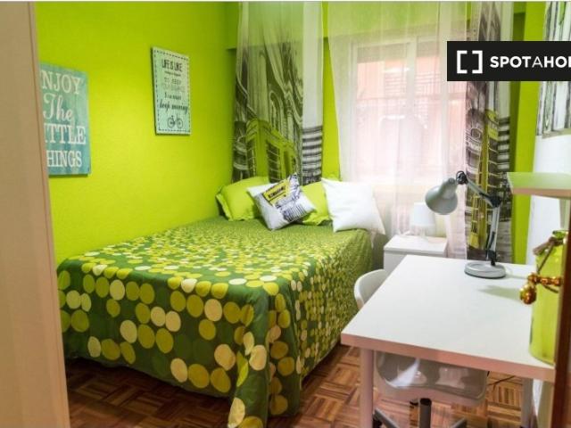 Habitación en piso compartido de 5 habitaciones en Alcalá de Henares