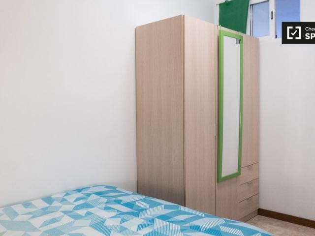 Habitación en piso compartido de 5 habitaciones en Alcalá de Henares