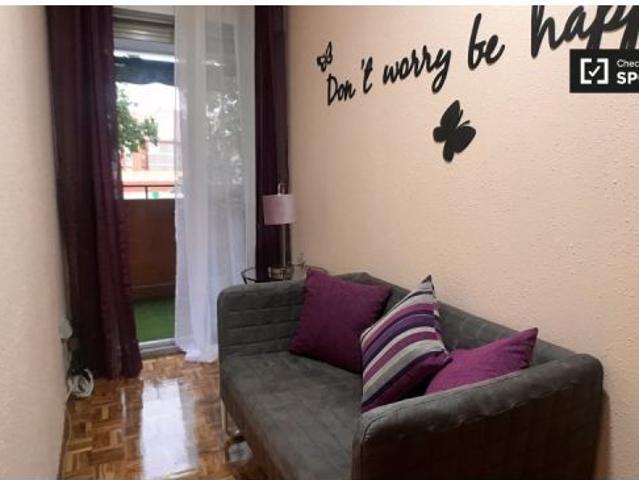 Habitación en piso compartido de 5 habitaciones en Alcalá de Henares, ideal para profesionales y est