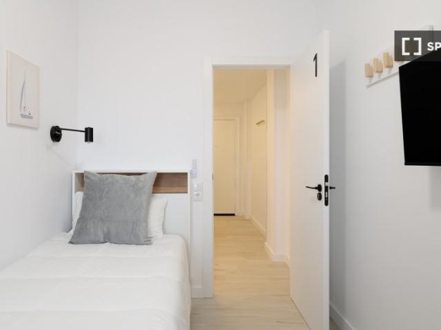 Habitación en piso compartido de 5 habitaciones en Alicante