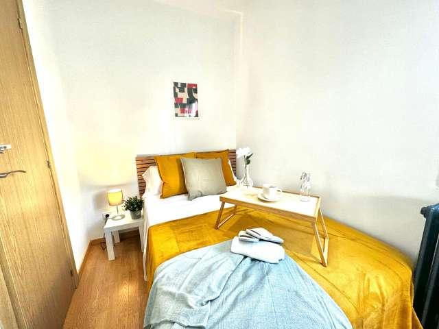 Habitación en piso compartido de 5 habitaciones en alquiler, Cuatro Caminos
