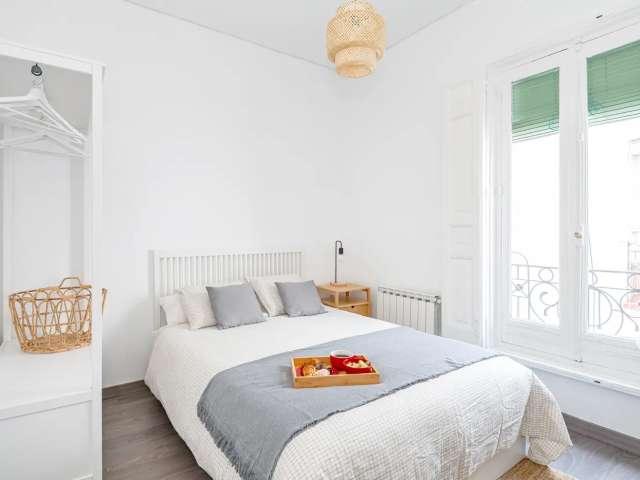 Habitación en piso compartido de 5 habitaciones en alquiler en Trafalgar, Madrid
