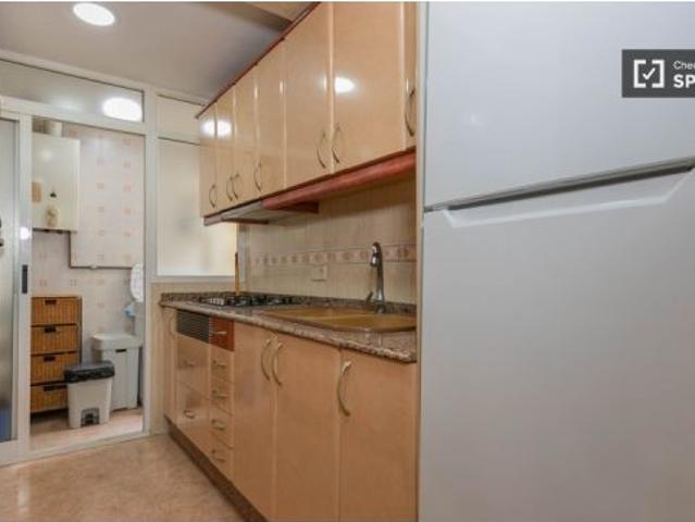 Habitación en piso compartido de 5 habitaciones en alquiler en Trinitat