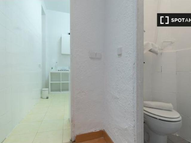 Habitación en piso compartido de 5 habitaciones en alquiler en Universidad