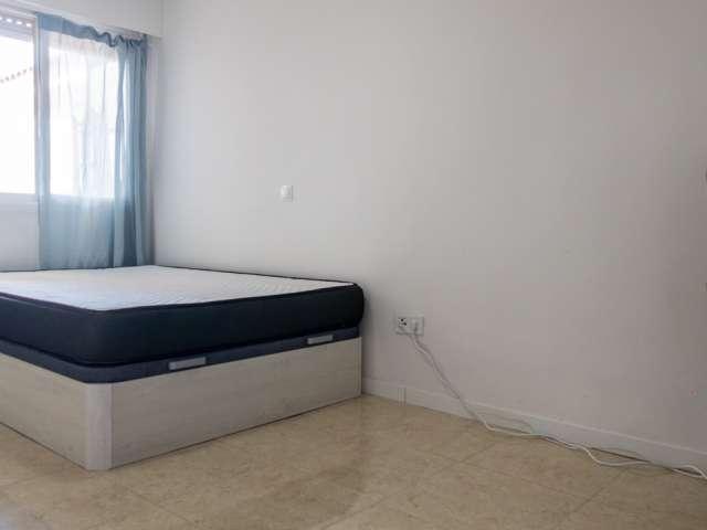 Habitación en piso compartido de 5 habitaciones en alquiler en Vallecas, Madrid