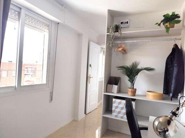 Habitación en piso compartido de 5 habitaciones en alquiler en Vallecas, Madrid