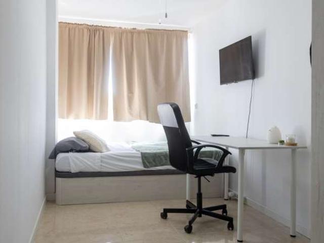 Habitación en piso compartido de 5 habitaciones en alquiler en Vallecas, Madrid