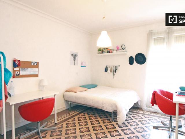 Habitación en piso compartido de 5 habitaciones en alquiler en Vila de Gràcia