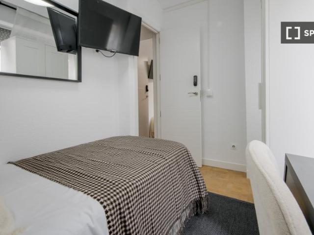 Habitación en piso compartido de 5 habitaciones en alquiler en Almenara, Madrid