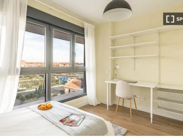 Habitación en piso compartido de 5 habitaciones en alquiler en Almendrales