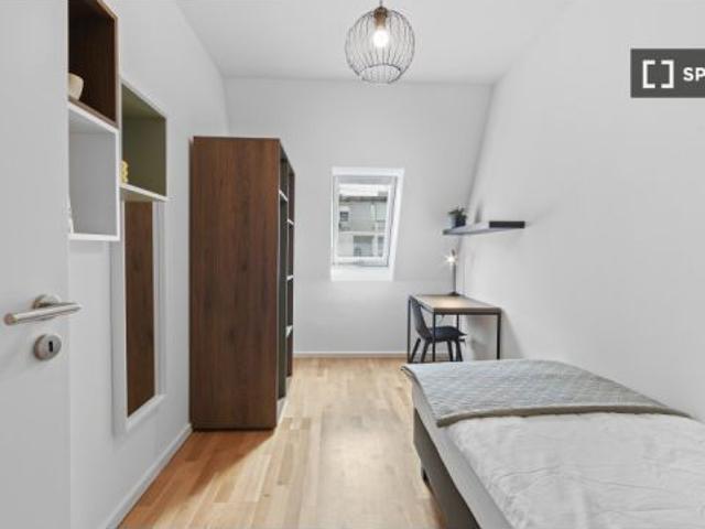 Habitación en piso compartido de 5 habitaciones en alquiler en Berlín, gastos incluidos, ideal para