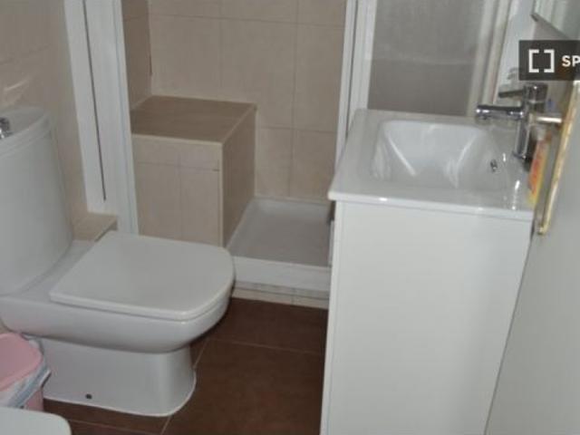 Habitación en piso compartido de 5 habitaciones en alquiler en Beteró, Valencia