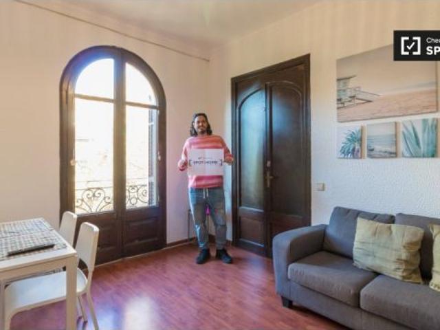 Habitación en piso compartido de 5 habitaciones en alquiler en El Fort Pienc, solo para profesionale