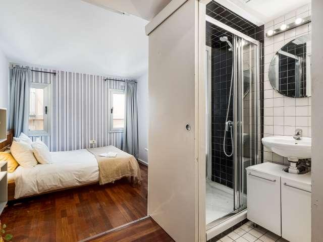 Habitación en piso compartido de 5 habitaciones en alquiler en El Raval