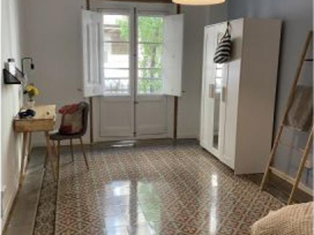 Habitación en piso compartido de 5 habitaciones en alquiler en El Raval