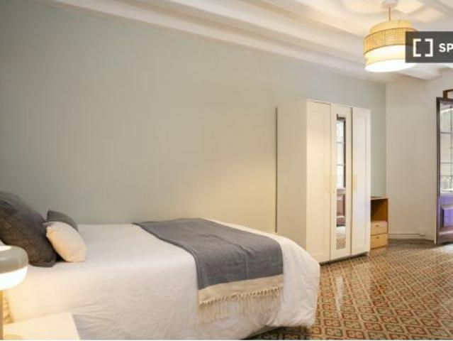 Habitación en piso compartido de 5 habitaciones en alquiler en El Raval