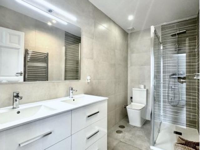 Habitación en piso compartido de 5 habitaciones en alquiler en Justicia, Madrid