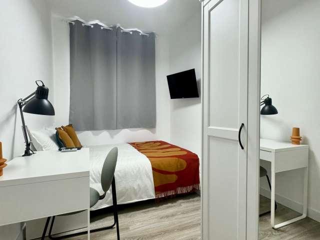Habitación en piso compartido de 5 habitaciones en alquiler en Justicia, Madrid
