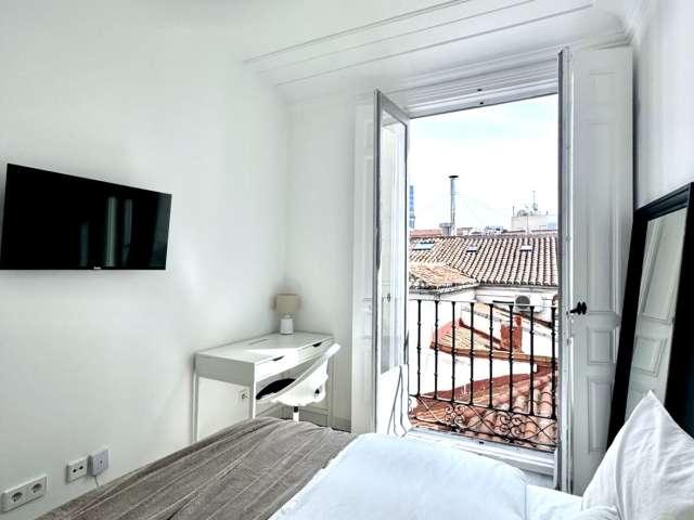 Habitación en piso compartido de 5 habitaciones en alquiler en Justicia, Madrid