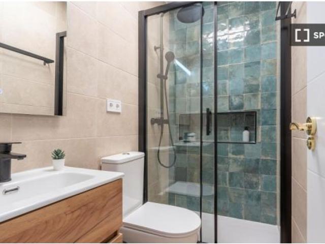 Habitación en piso compartido de 5 habitaciones en alquiler en Justicia, para profesionales y estudi
