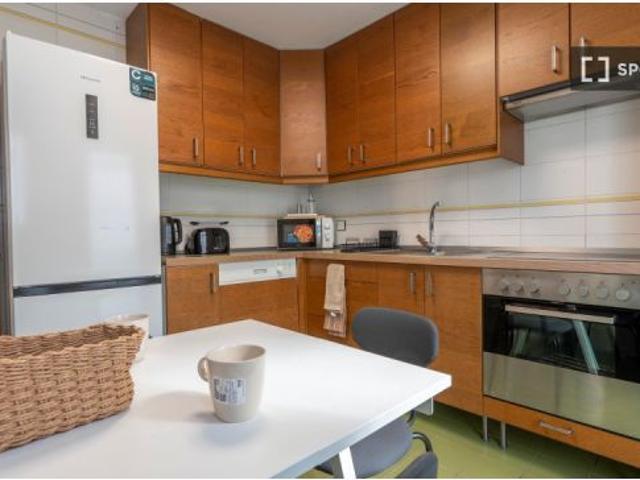 Habitación en piso compartido de 5 habitaciones en alquiler en Justicia, para profesionales y estudi