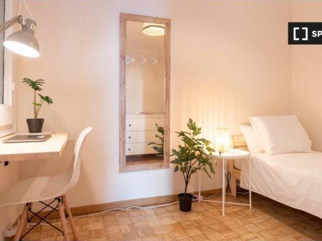 Habitación en piso compartido de 5 habitaciones en alquiler en l' Antiga Esquerra de l&#