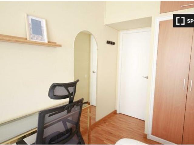 Habitación en piso compartido de 5 habitaciones en alquiler en la Dreta de l' Eixample, todo