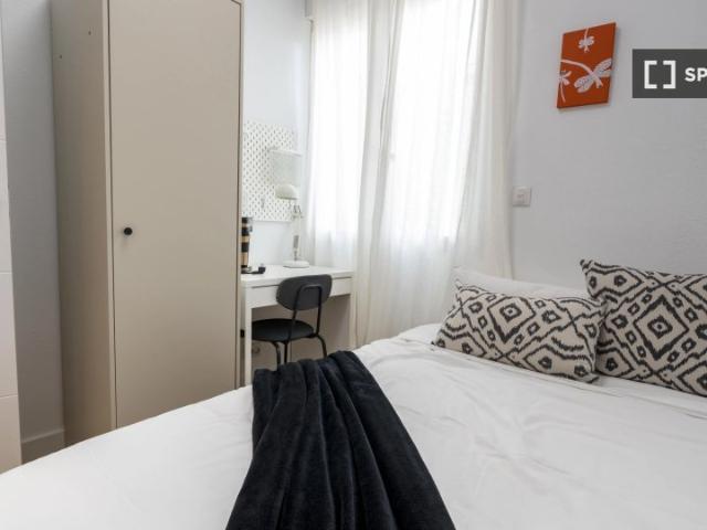 Habitación en piso compartido de 5 habitaciones en alquiler en Lista, Madrid