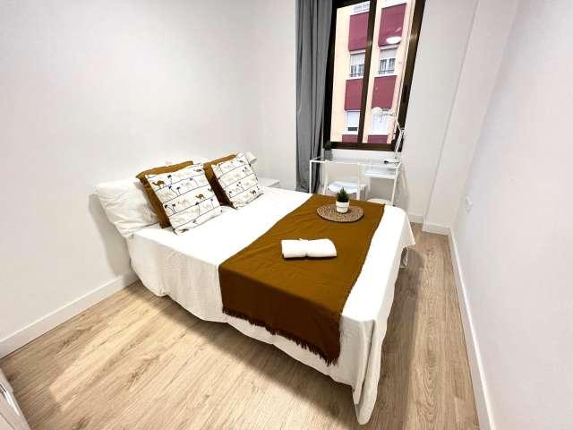 Habitación en piso compartido de 5 habitaciones en alquiler en Mont Olivet
