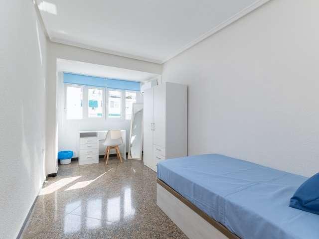 Habitación en piso compartido de 5 habitaciones en alquiler en Mont Olivet