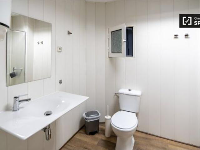 Habitación en piso compartido de 5 habitaciones en alquiler en Nou Moles