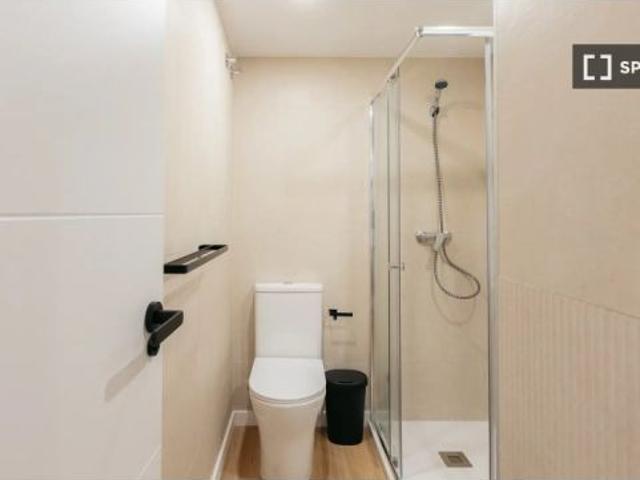 Habitación en piso compartido de 5 habitaciones en alquiler en Nou Moles