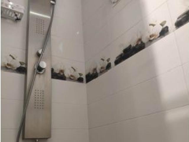 Habitación en piso compartido de 5 habitaciones en alquiler en Numancia, solo para profesionales